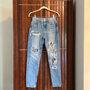 AMERICAN EAGLE OUTFITTERS